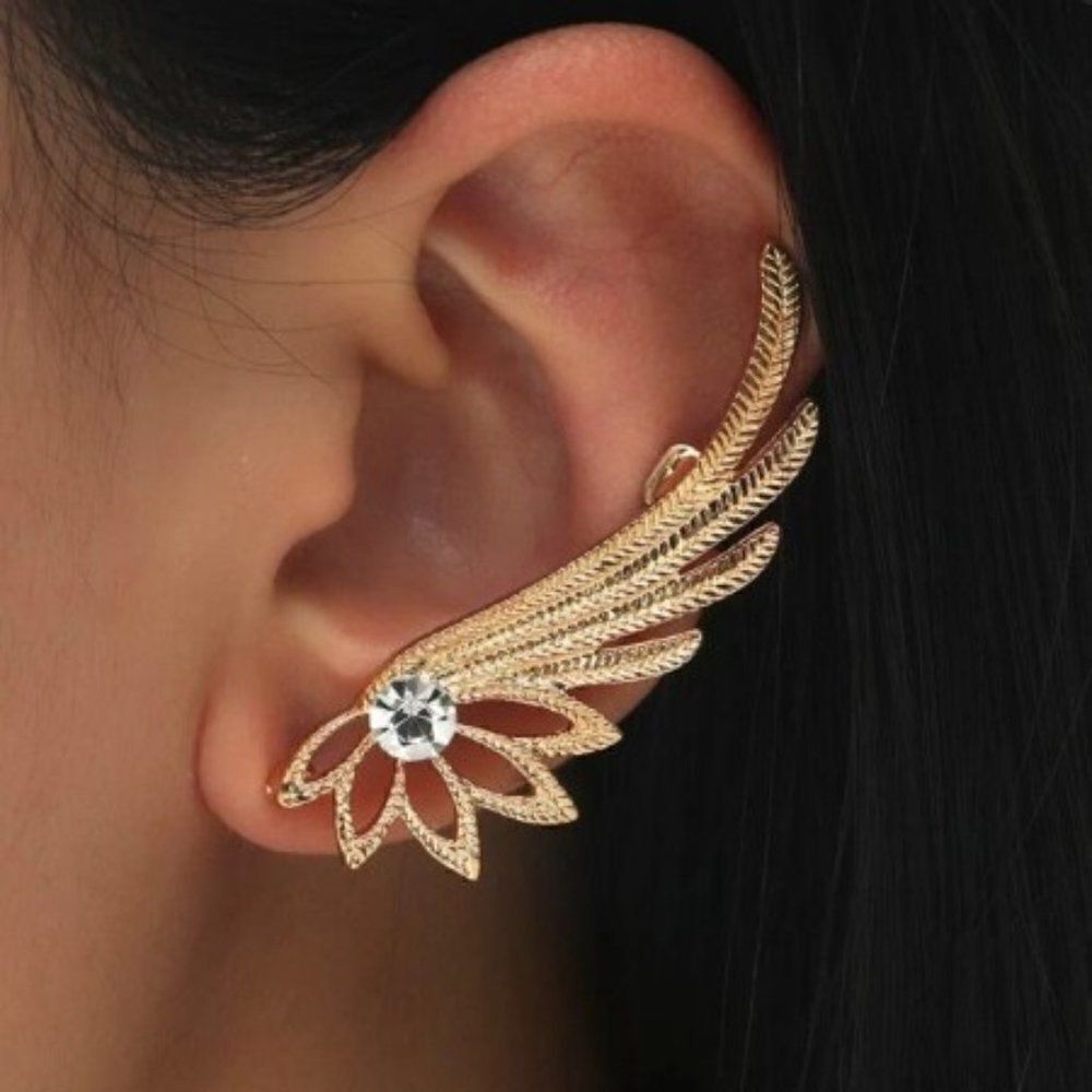 GOLD DIAMOND FLOWER EAR CRAWLER CUFF